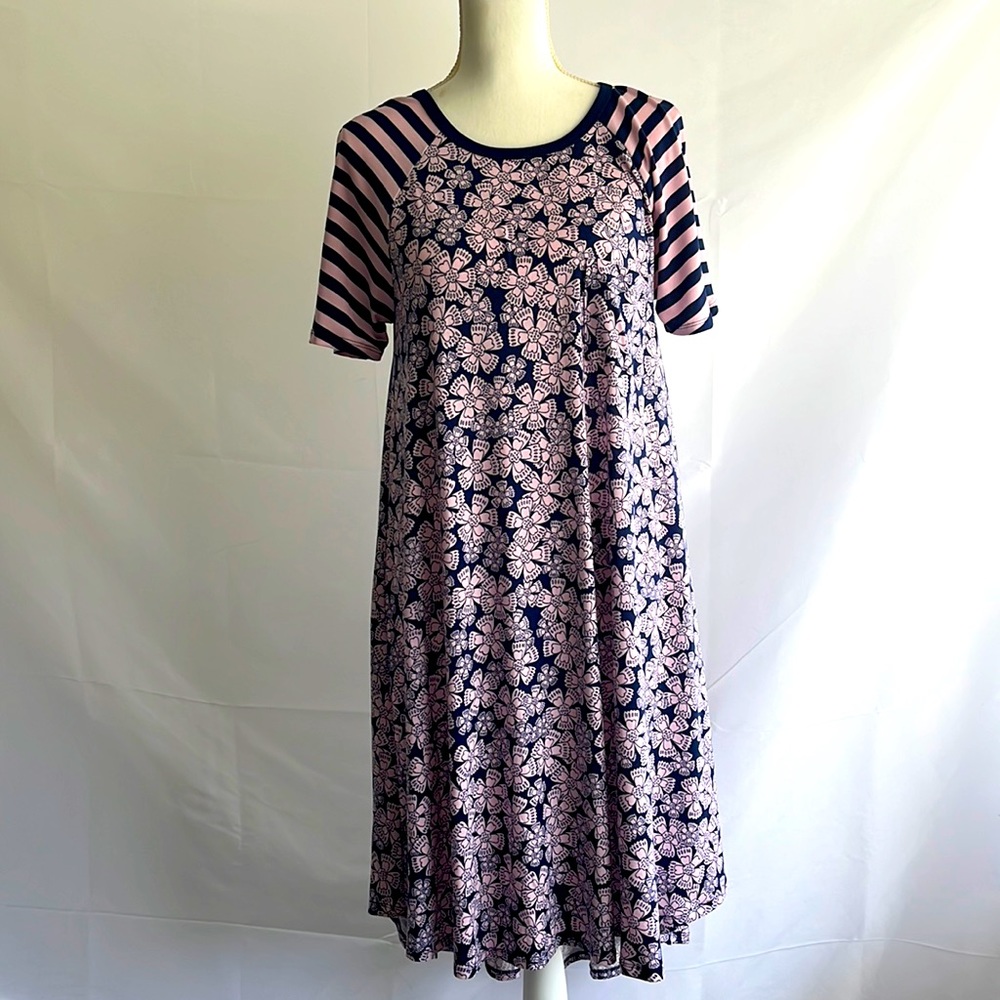 Lularoe “Carly “ high- low, Size M, perky floral, polyester/spandex